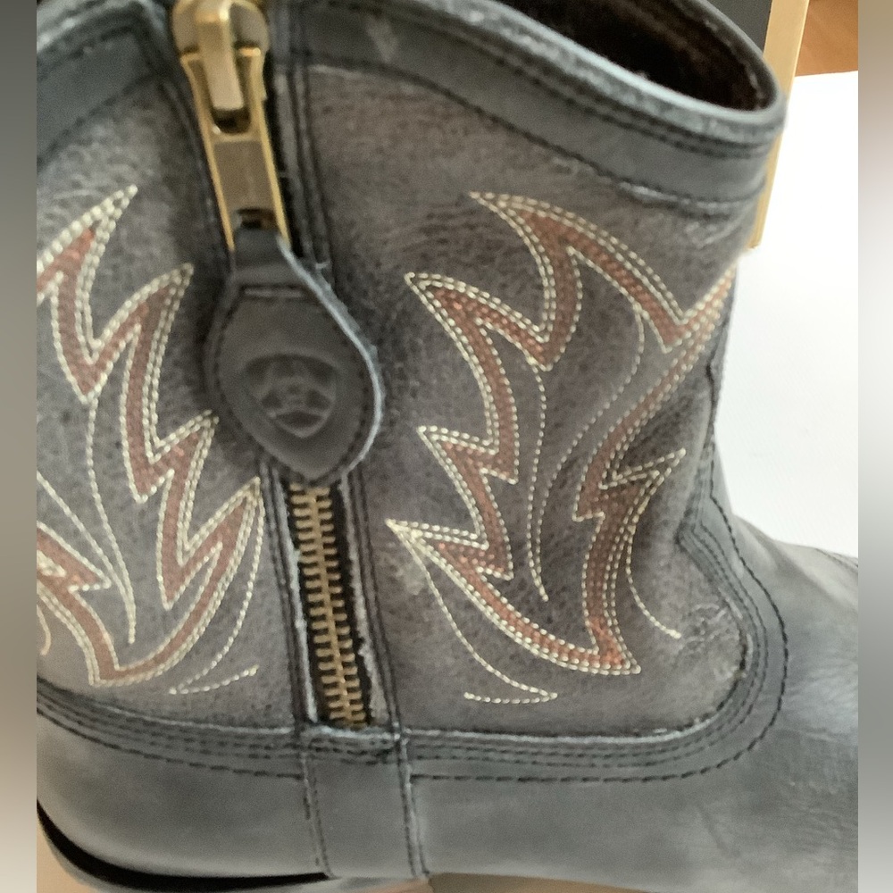 NIB Ariat Billie Side Zip 7” Distressed Pebbled Black Leather Cowboy Boots Sz 6 - Picture 8 of 11
